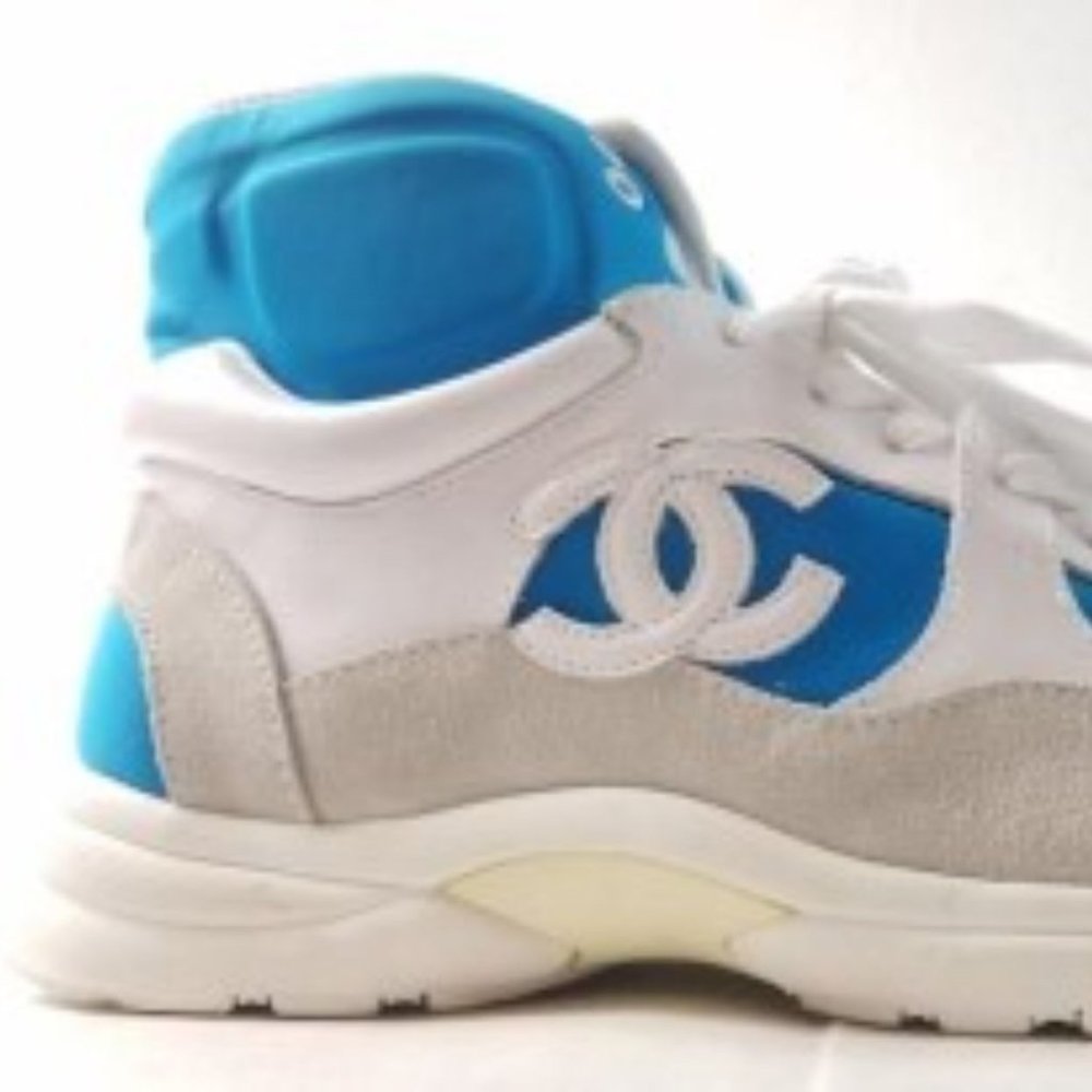 CHANEL 2018 Interlocking CC Logo High Top Sneakers - Picture 4 of 8